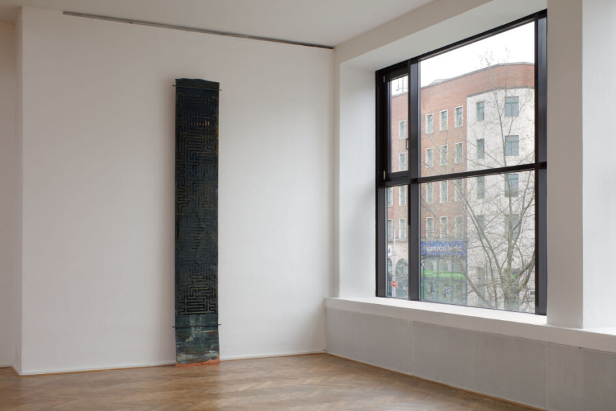 Sam Lewitt, Slabý místní (Vakuové balení – varianta křivky 1A), lept na umělé hmotě plátované mědí, 2016, Foto: Martin Polák